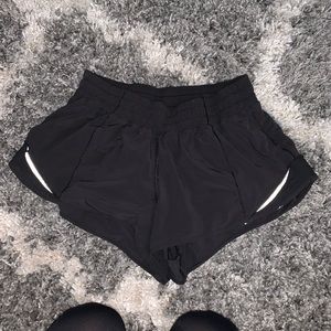 Lululemon Hotty Hot 2” Shorts